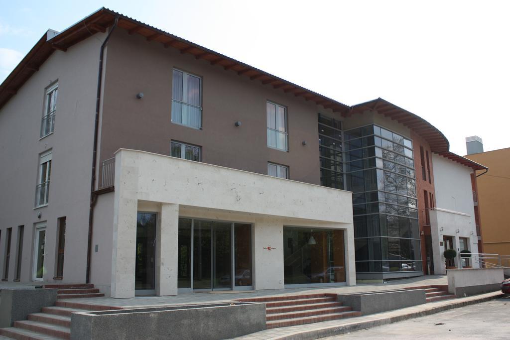 Hotel Europa Gunaras Dombovar Exterior photo