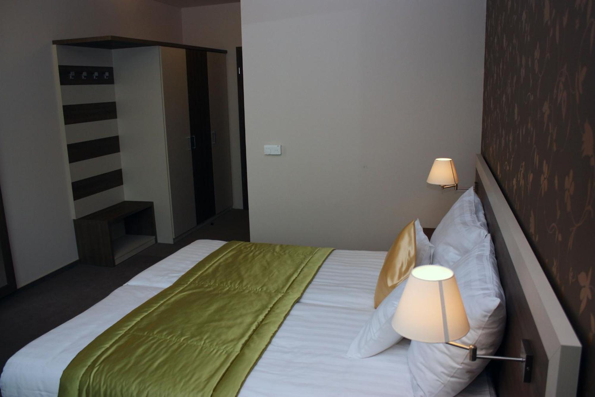 Hotel Europa Gunaras Dombovar Room photo